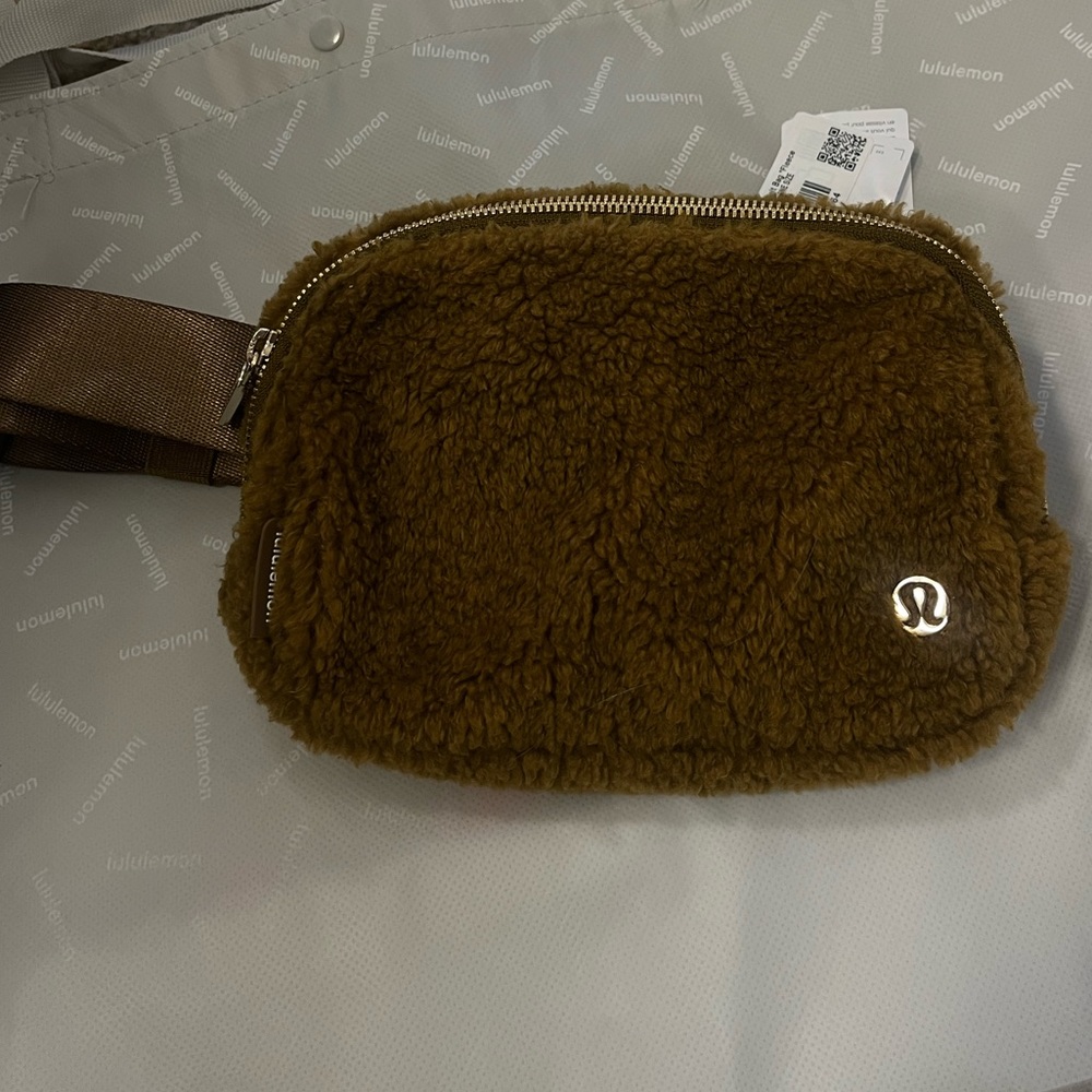 Lululemon fleece everywhere belt bag *burnt caramel - Picture 2 of 7